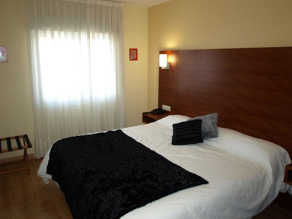 Pension Viella Asturias Oviedo Buitenkant foto